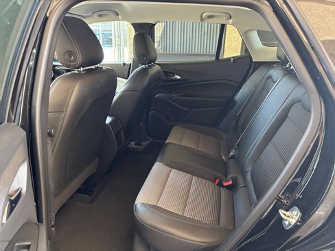 Used 2025 Chevrolet Trax LT FWD image 25