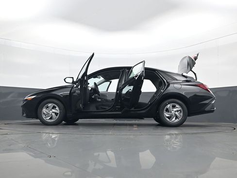 New 2026 Hyundai Elantra SE image 34