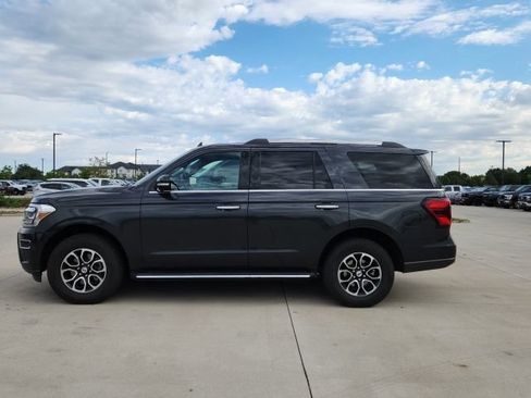 Used 2022 Ford Expedition Limited AWD/4WD image 2