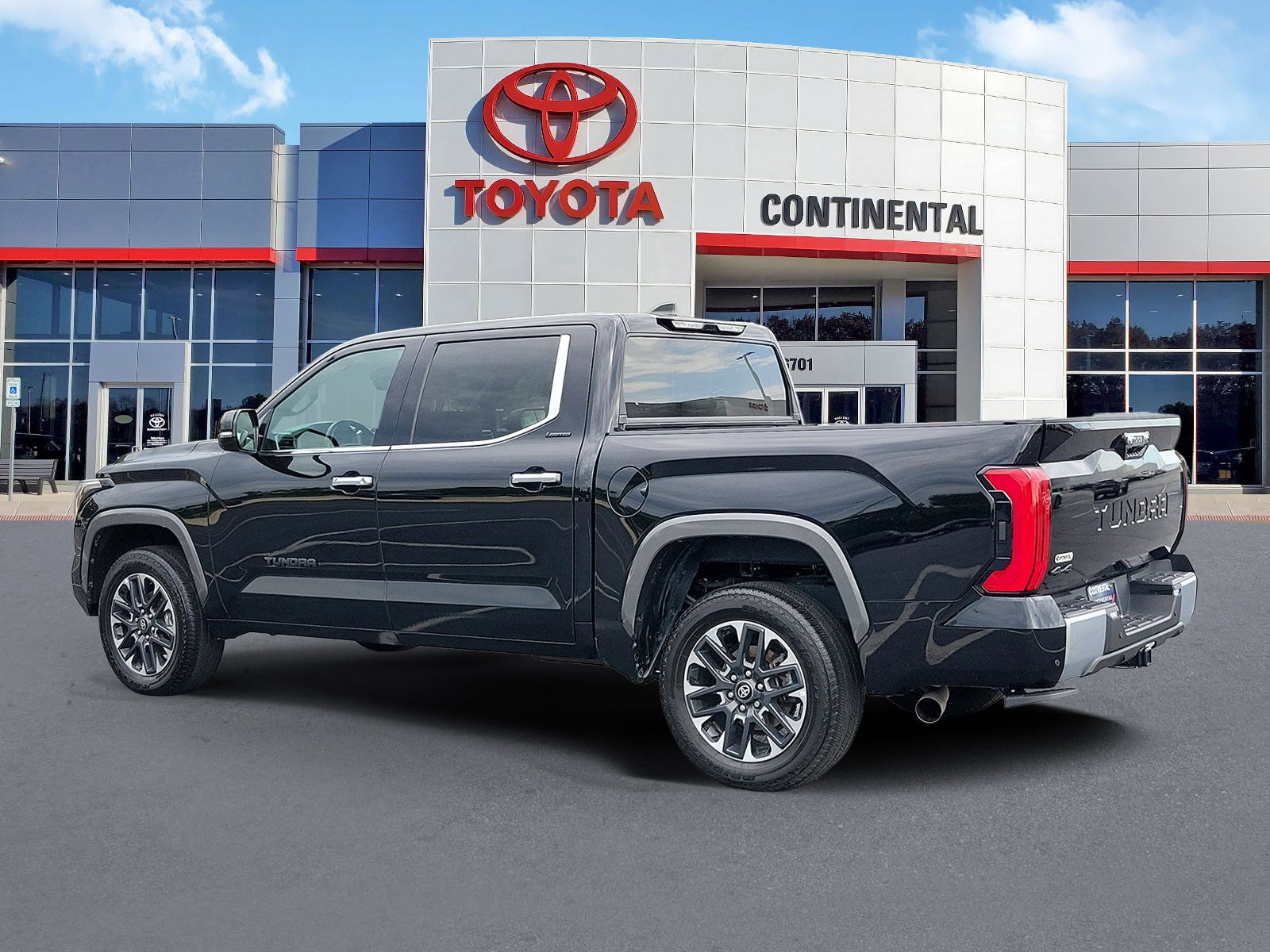 Used 2025 Toyota Tundra Limited AWD/4WD image 4