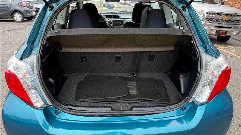 Used 2012 Toyota Yaris L FWD image 10