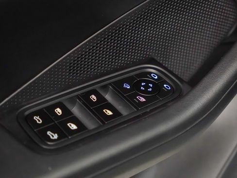 Used 2025 Porsche Macan 4S Electric image 24