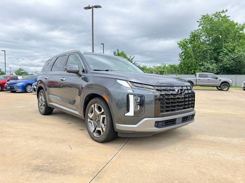 Used 2023 Hyundai Palisade Limited FWD image 3