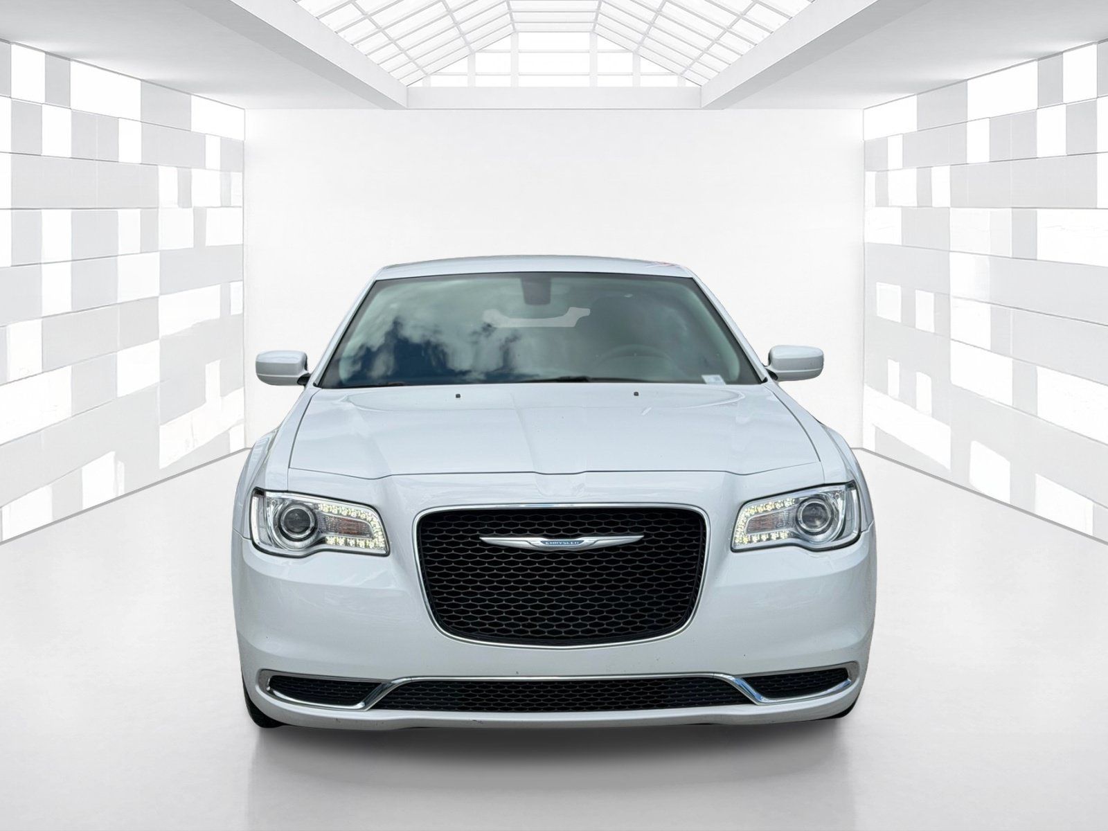 Used 2023 Chrysler 300 Touring RWD image 2