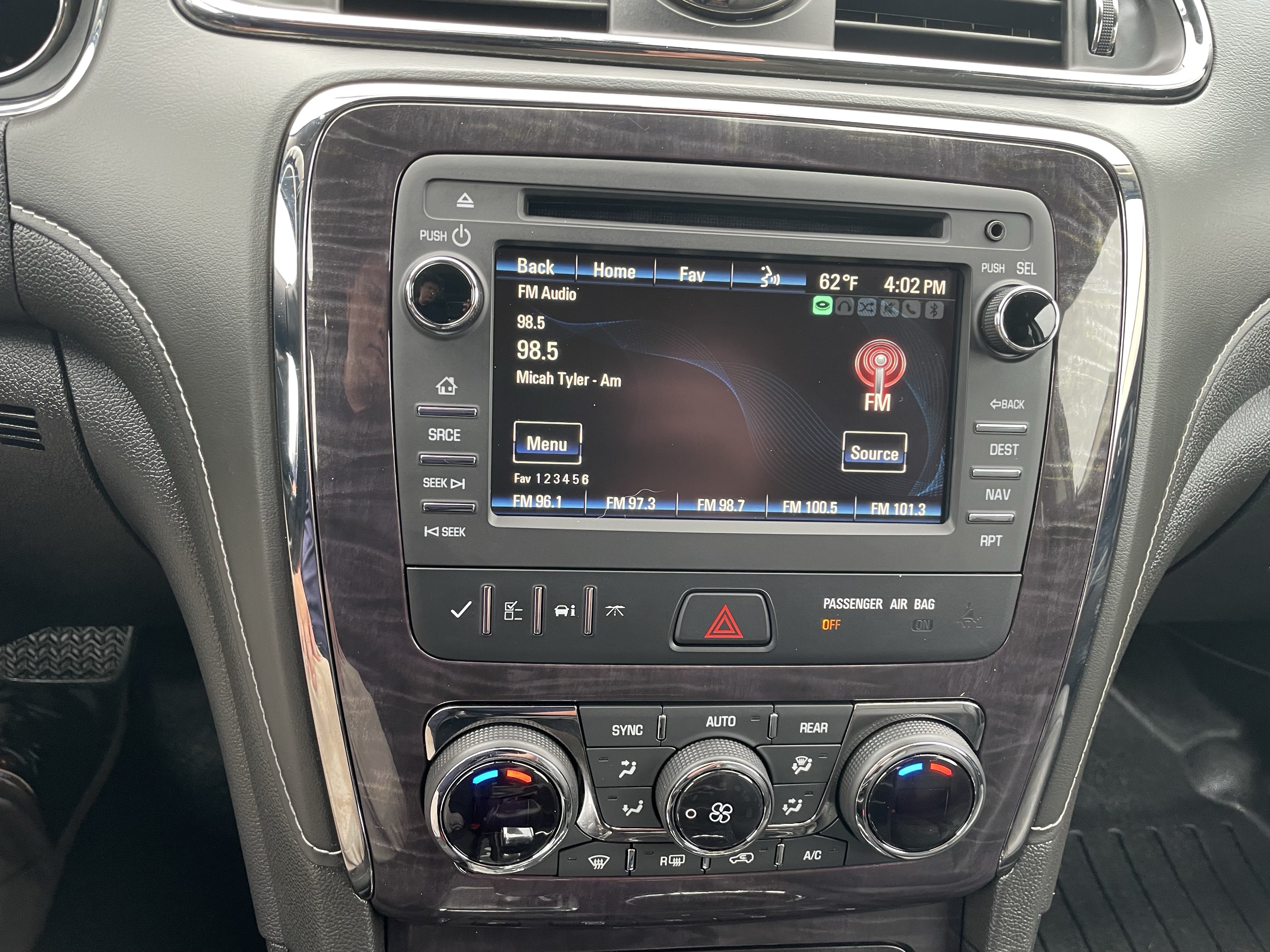 Used 2017 Buick Enclave Leather AWD/4WD image 19