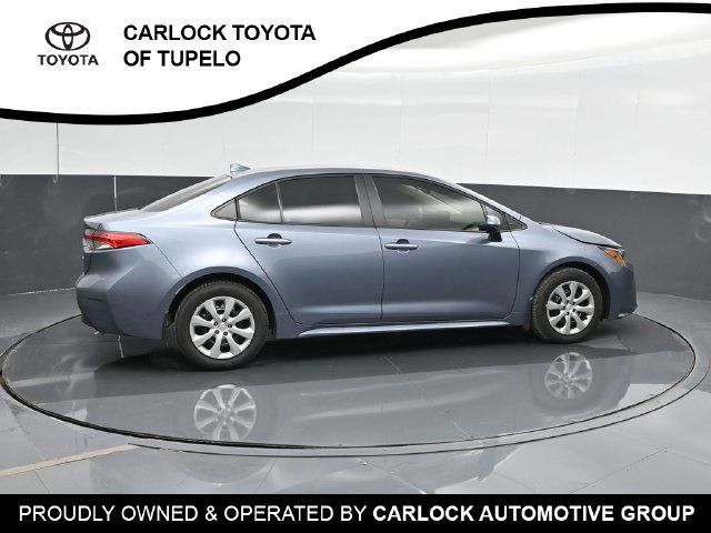 Used 2026 Toyota Corolla LE FWD image 4