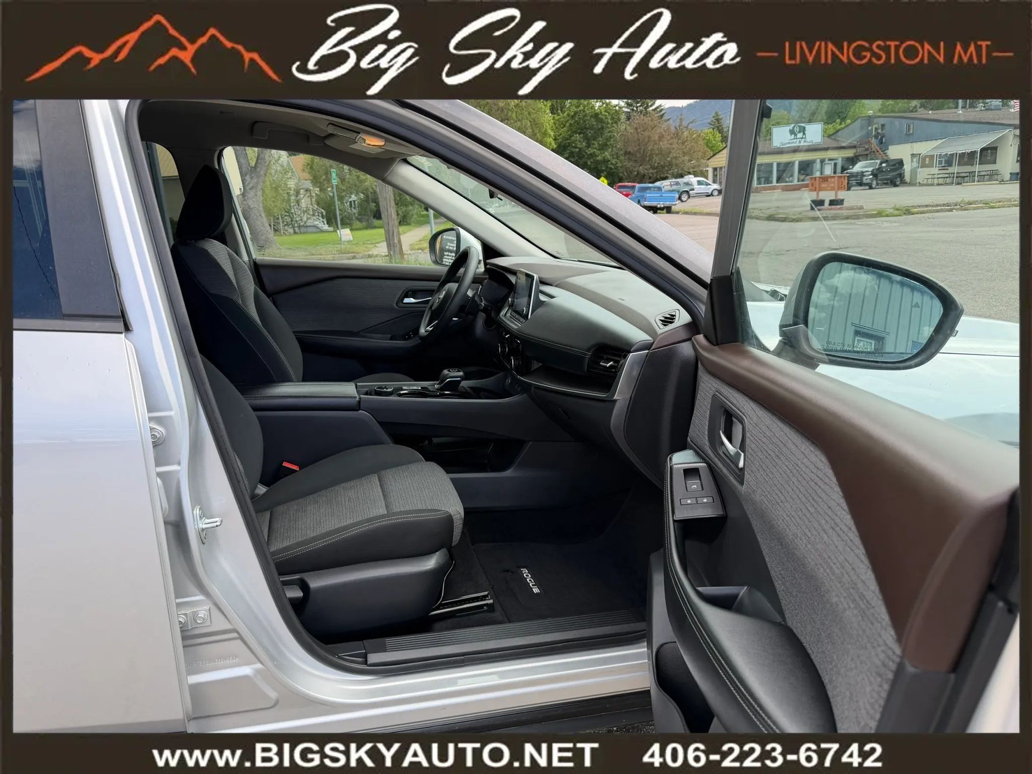 Used 2022 Nissan Rogue SV AWD/4WD image 19