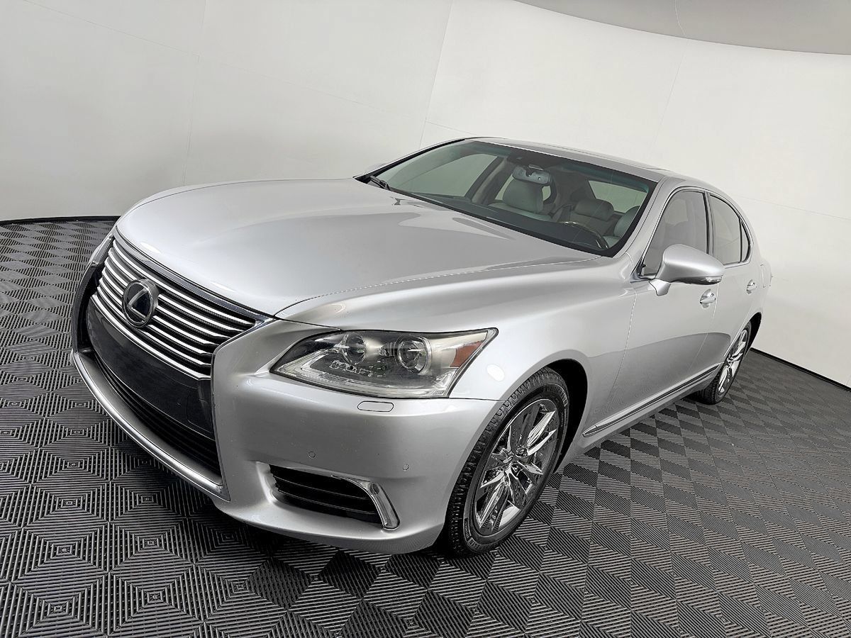 Used 2014 Lexus LS 460 w/ Comfort Package RWD image 29