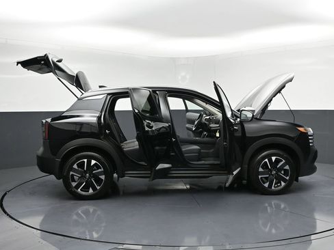 New 2026 Nissan Kicks SV w/ SV Premium Package AWD/4WD image 32