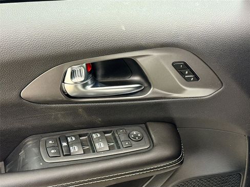 New 2026 Chrysler Pacifica Select image 16