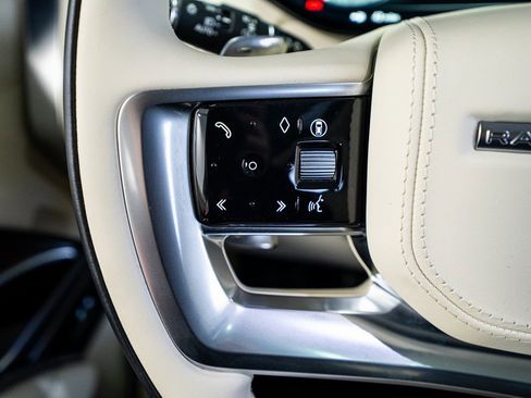 Used 2025 Land Rover Range Rover Long Wheelbase Autobiography image 40