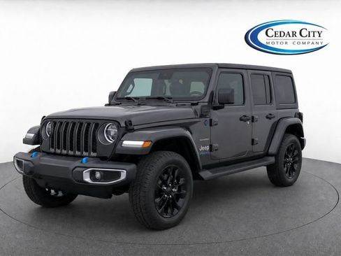 Used 2022 Jeep Wrangler Unlimited Sahara w/ Cold Weather Group AWD/4WD image 2
