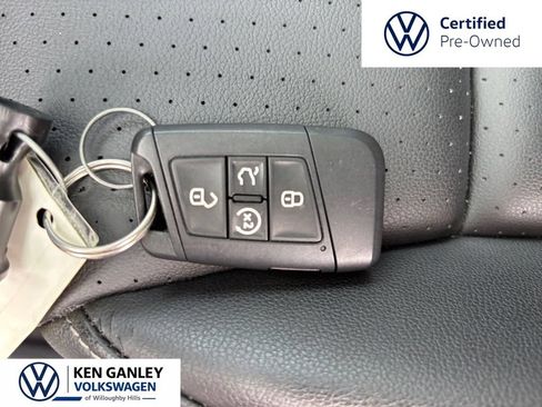 Certified 2023 Volkswagen Atlas SE w/ Panoramic Sunroof Package AWD/4WD image 29