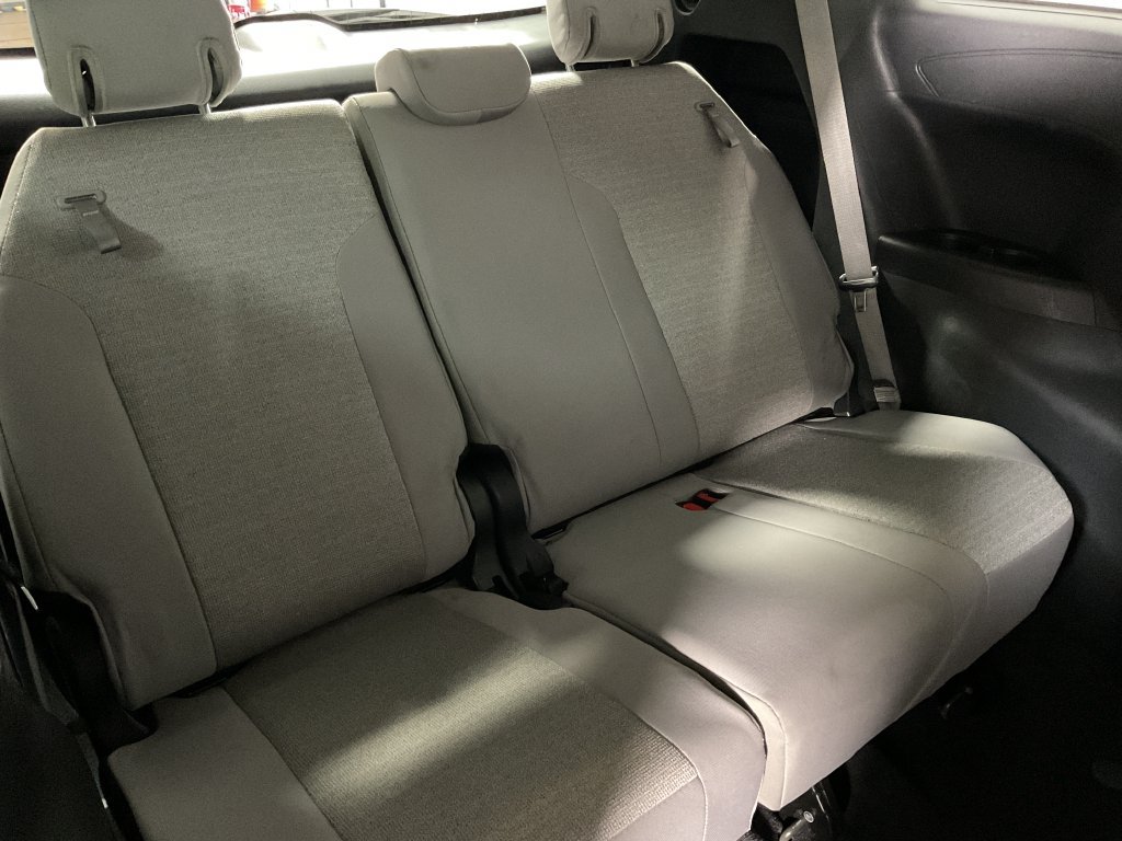 Used 2025 Toyota Sienna LE FWD image 21