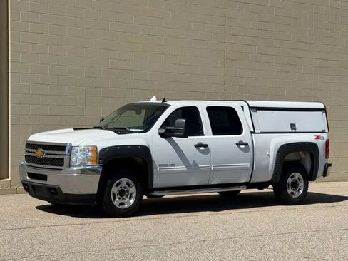 Used 2013 Chevrolet Silverado 2500 LT AWD/4WD image 2