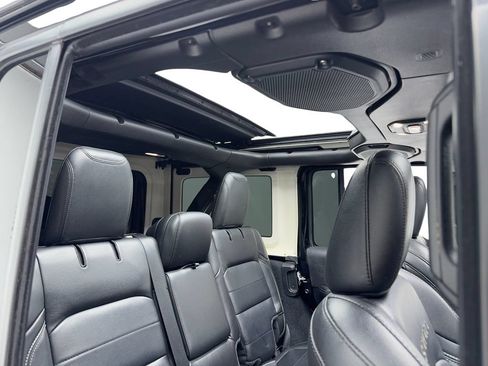 Used 2022 Jeep Wrangler Unlimited Sahara w/ Cold Weather Group AWD/4WD image 38