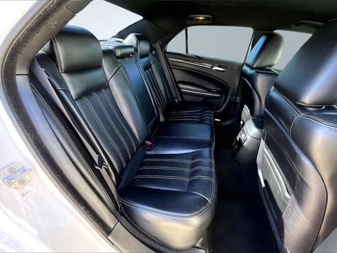 Used 2019 Chrysler 300 S image 28