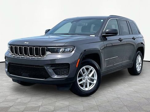 Used 2024 Jeep Grand Cherokee Laredo X w/ Trailer Tow Package AWD/4WD image 3