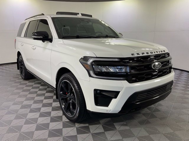 Used 2023 Ford Expedition Limited AWD/4WD image 3