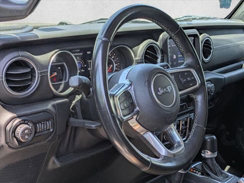 Used 2020 Jeep Gladiator Overland AWD/4WD image 3