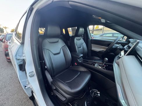 Used 2025 Jeep Compass Limited image 36