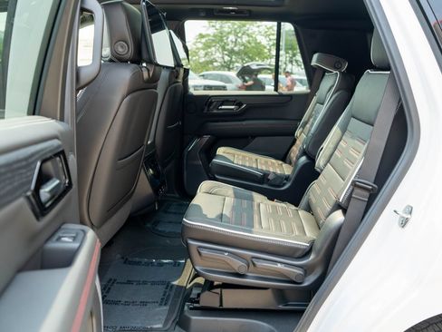 New 2026 GMC Yukon AT4 Ultimate AWD/4WD image 14