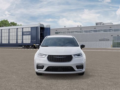 New 2026 Chrysler Pacifica Select image 6