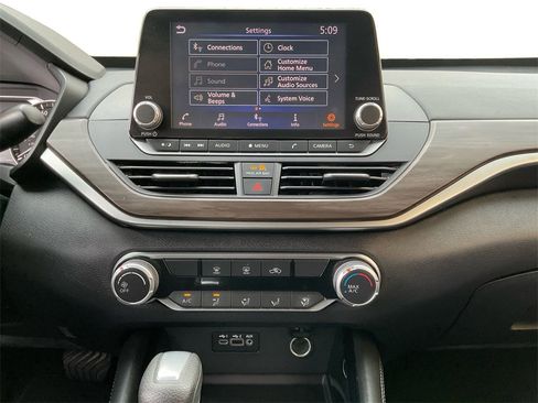 Used 2023 Nissan Altima 2.5 SV image 12