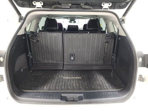 Used 2022 Toyota Highlander XLE image 39