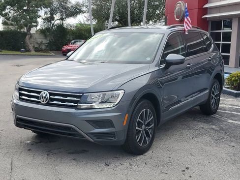 Used 2020 Volkswagen Tiguan SE image 3