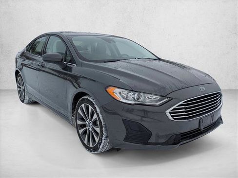 Used 2020 Ford Fusion SE image 3