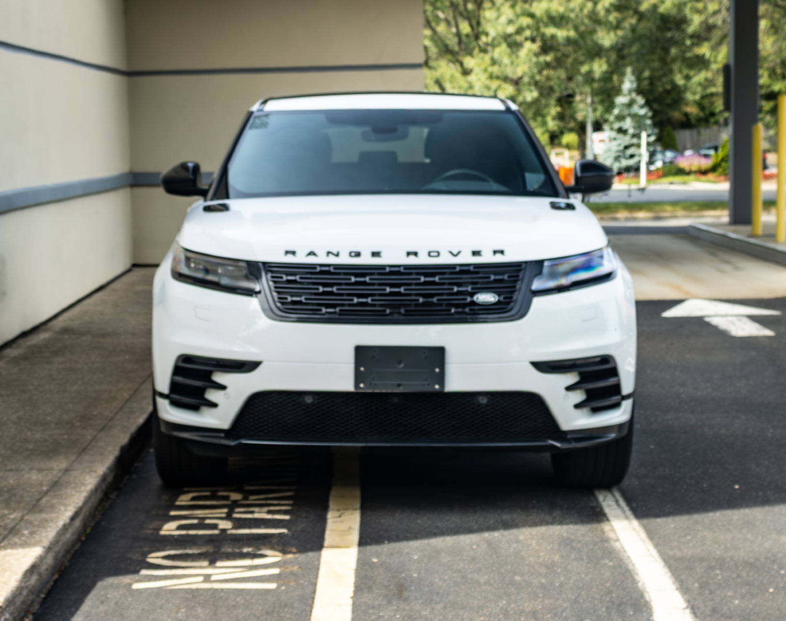 Used 2025 Land Rover Range Rover Velar Dynamic SE AWD/4WD image 2