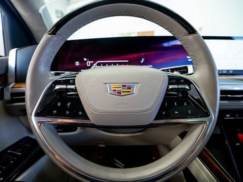 Used 2025 Cadillac Escalade ESV Sport Platinum w/ LPO, ONYX Package RWD image 34