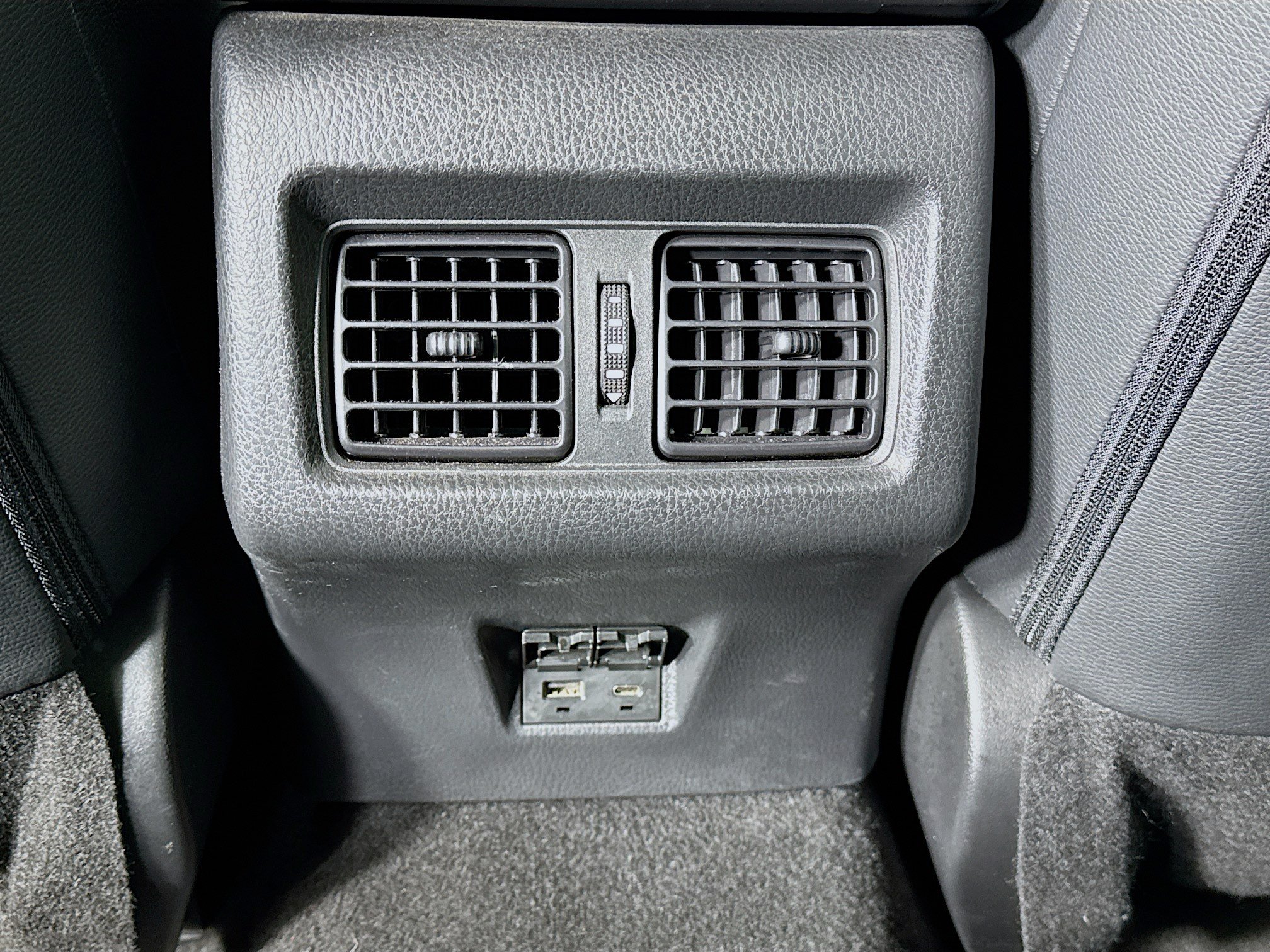 Used 2025 Toyota Camry SE w/ Multimedia Upgrade Package FWD image 23