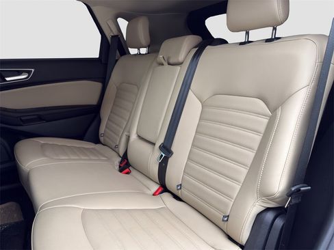 Used 2024 Ford Edge SEL w/ Convenience Package image 9