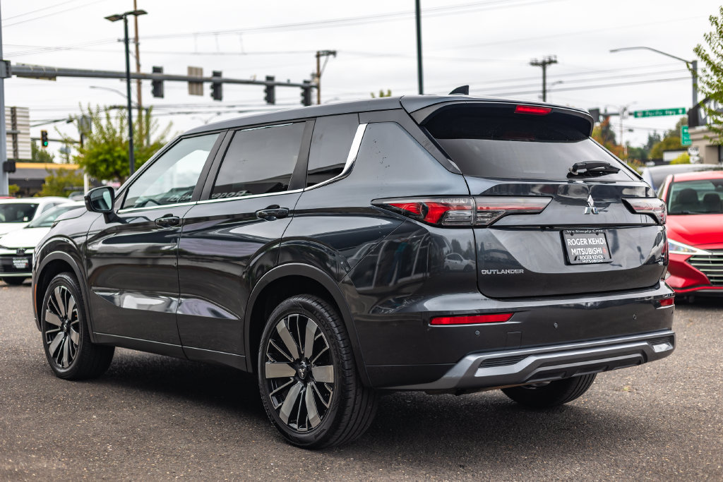 Used 2025 Mitsubishi Outlander SE FWD image 9