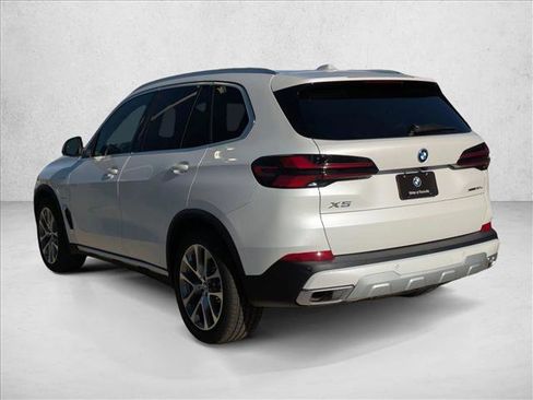 Used 2026 BMW X5 xDrive50e image 9