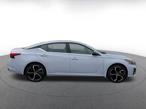 Used 2025 Nissan Altima 2.5 SR FWD image 14
