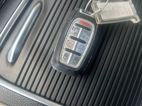Used 2022 Chrysler Pacifica Limited FWD image 28
