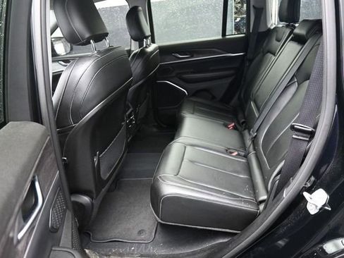 Used 2023 Jeep Grand Cherokee Limited w/ Black Appearance Package image 37