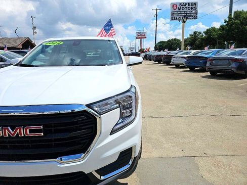 Used 2024 GMC Terrain SLE image 8