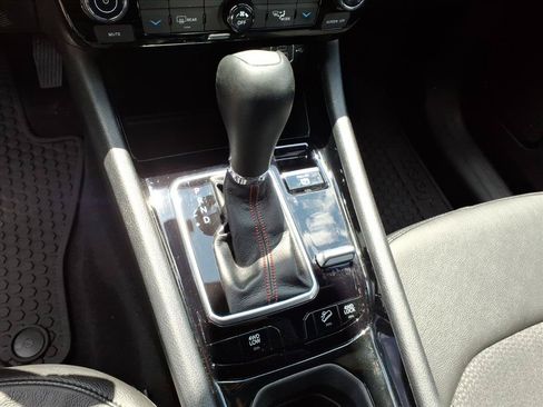 Used 2025 Jeep Compass Trailhawk AWD/4WD image 14