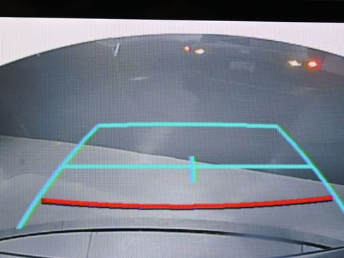 Used 2022 Toyota Highlander LE image 18