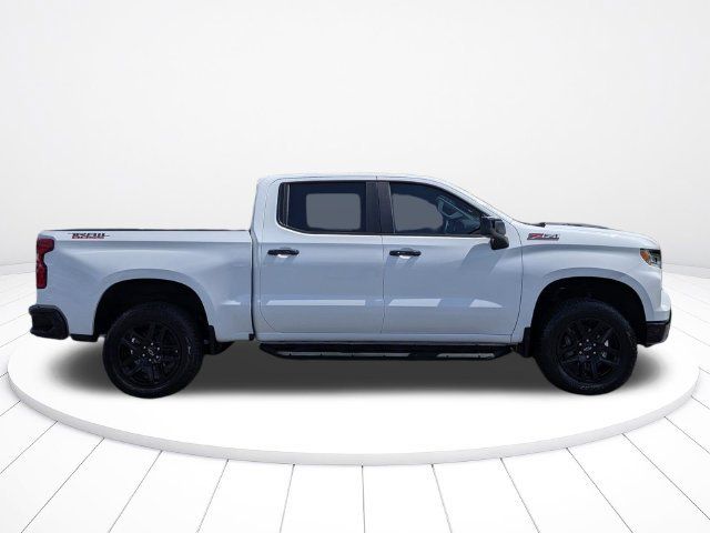 Used 2025 Chevrolet Silverado 1500 LT Trail Boss w/ Convenience Package II AWD/4WD image 2