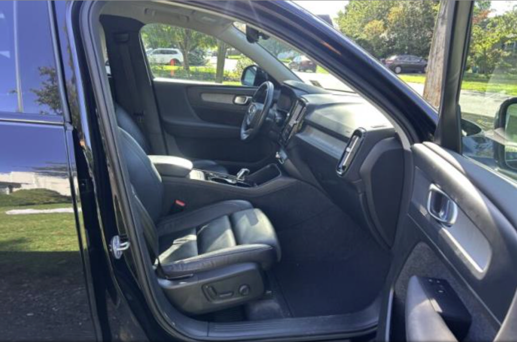Used 2024 Volvo XC40 B5 Plus w/ Climate Package AWD/4WD image 15