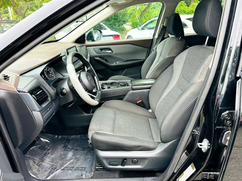 Used 2021 Nissan Rogue SV image 22