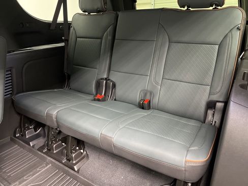 New 2026 GMC Yukon XL AT4 w/ AT4 Premium Package AWD/4WD image 5