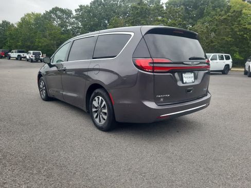 Used 2023 Chrysler Pacifica Touring-L w/ Uconnect Theater Family Group FWD image 5