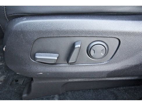 Used 2022 Kia Carnival EX FWD image 32