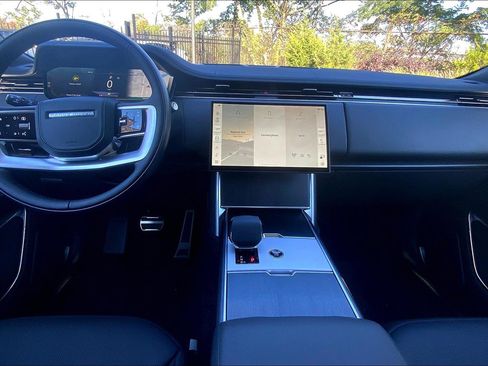 New 2025 Land Rover Range Rover SE image 5